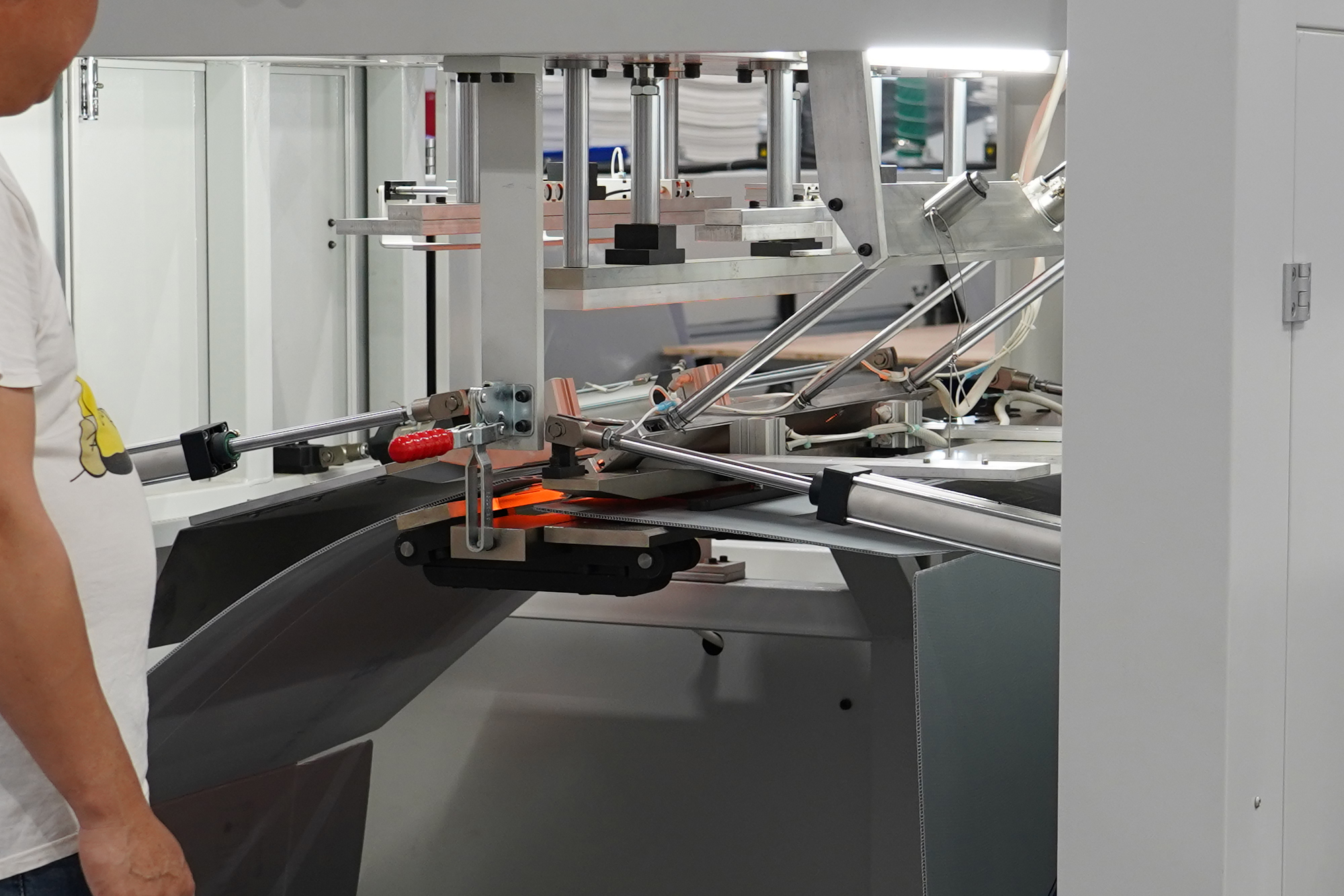 中空板深加工-無(wú)縫焊接